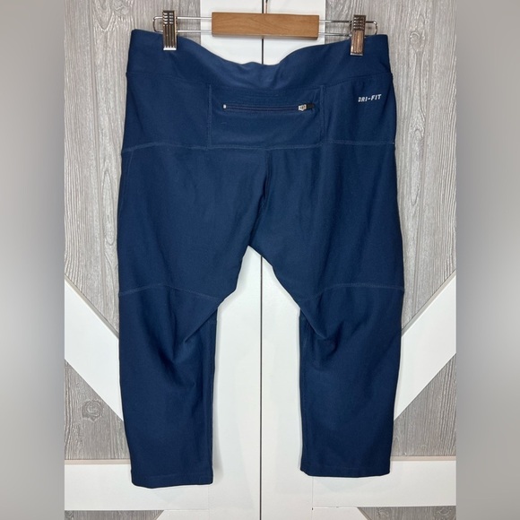 D12.21 Nike Women's STAY WARM Running Capri Blue/White Medium M - Picture 3 of 4